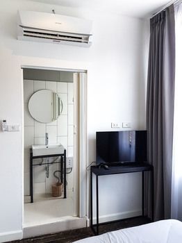 Hostel Oon Poshtel X Cafe