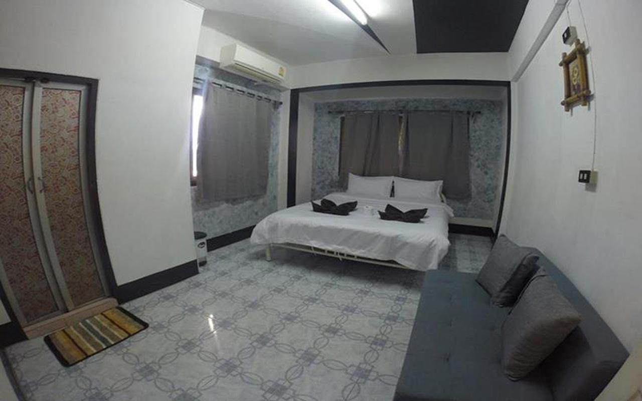 Purple Monkey Backpackers Hostel *