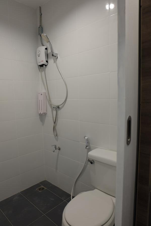 F F Hostel *