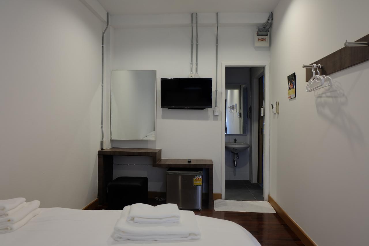 F F Hostel *