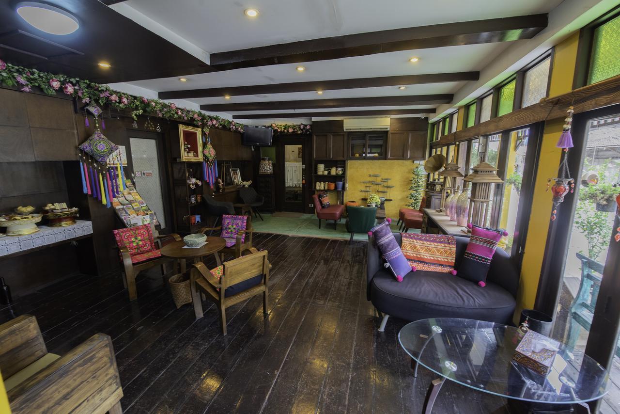 Hotel Yellow Lamoon