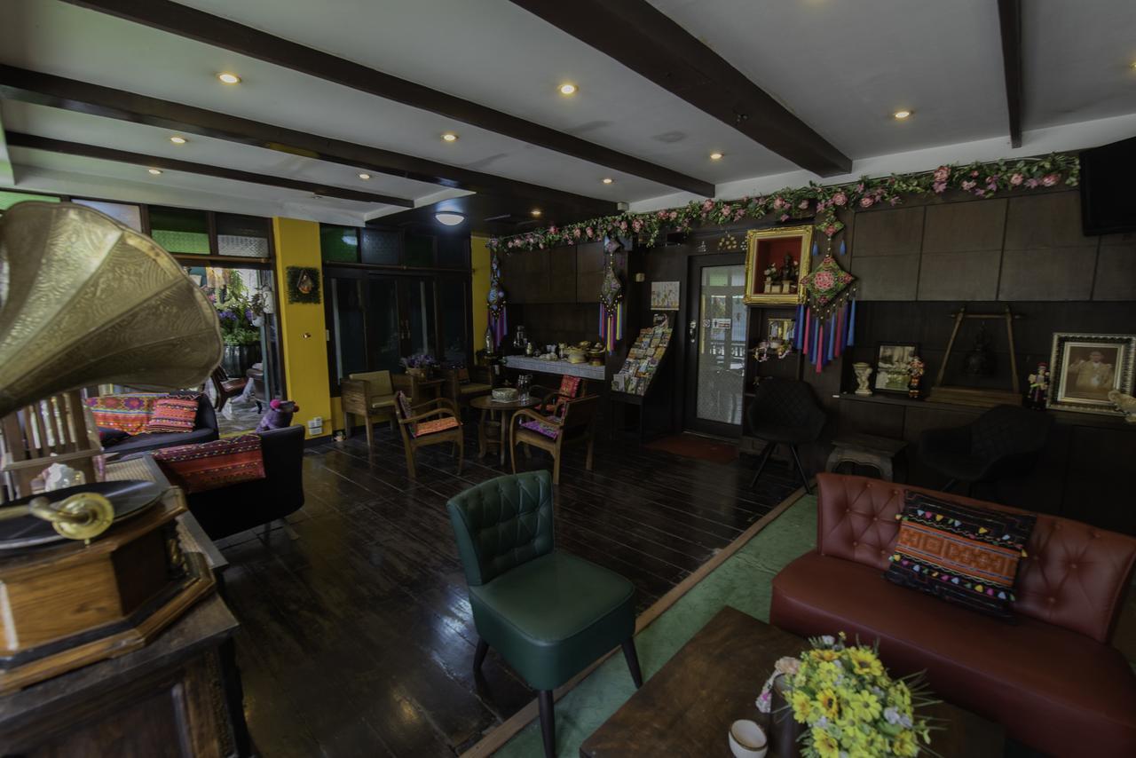 Hotel Yellow Lamoon