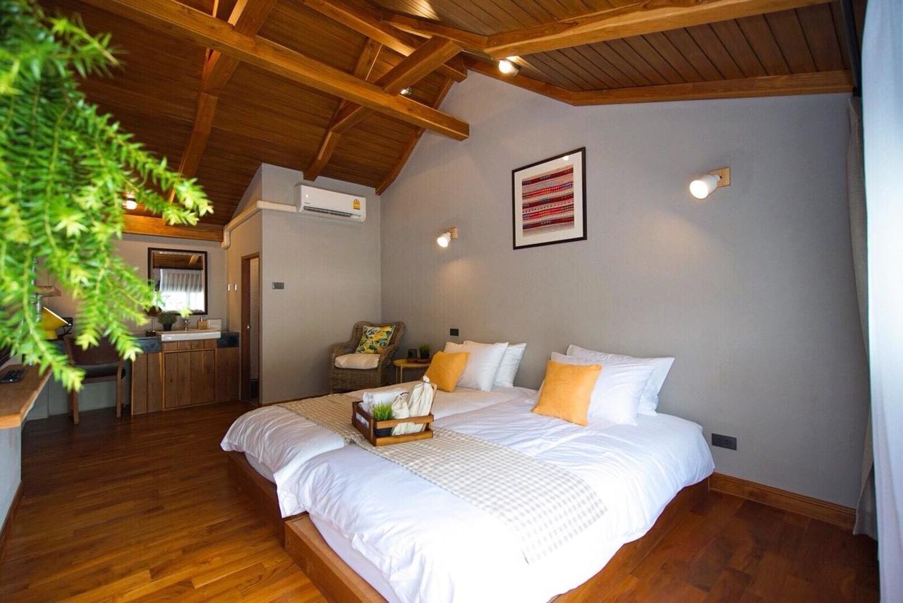 Yellow Pillow Village 3*