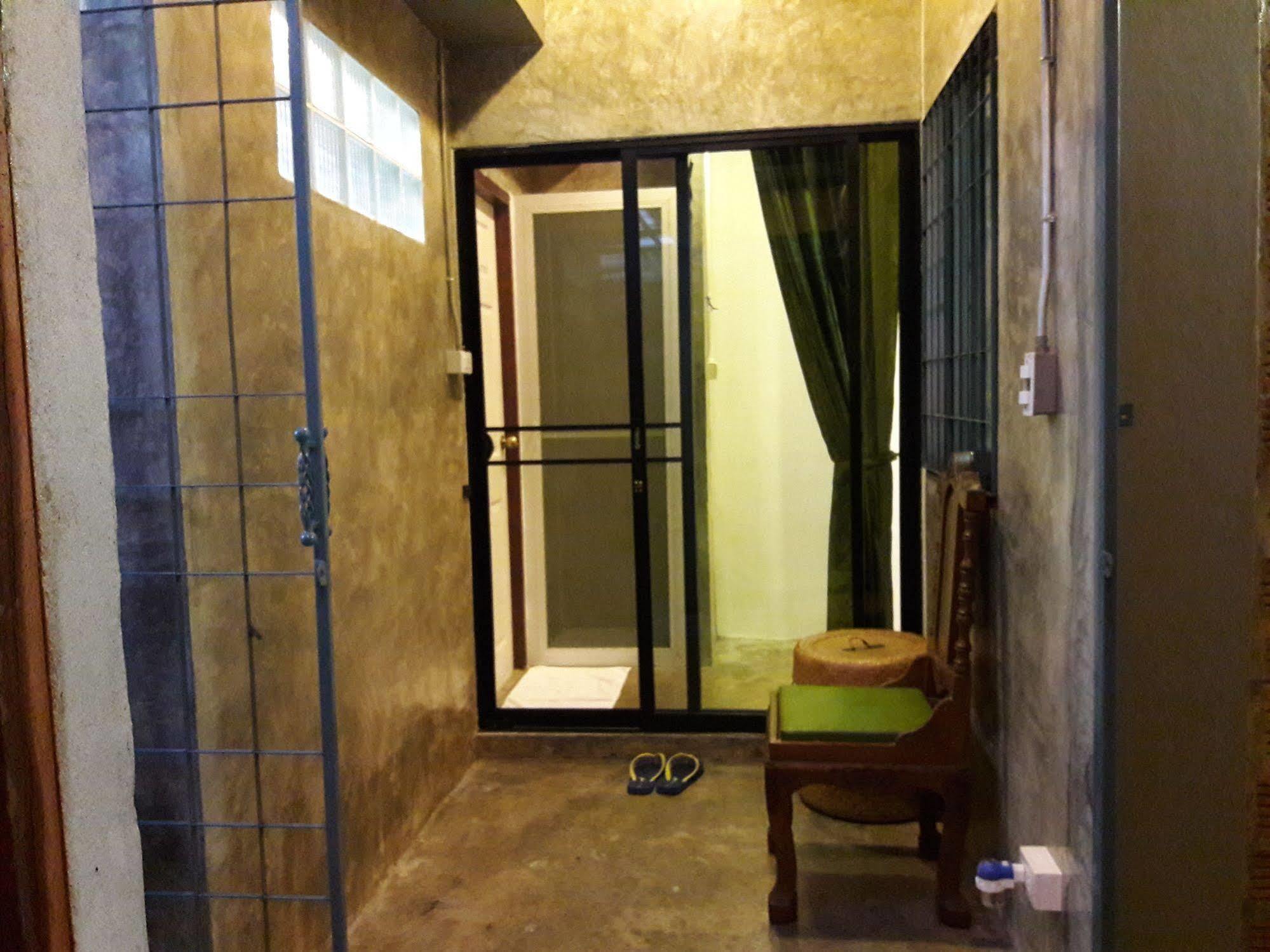 Plern Plern Bed And Bike Guest house