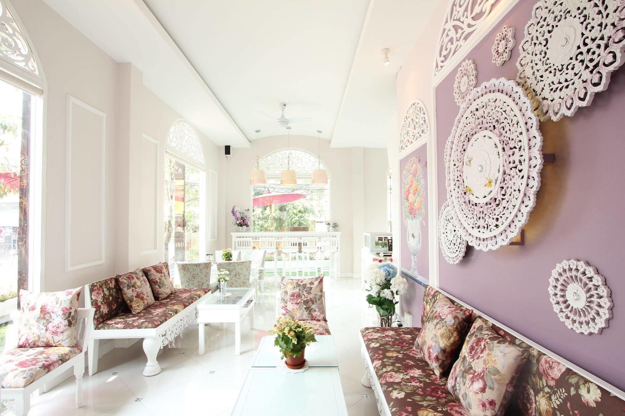 Ratchiangsaen Flora House Guest house