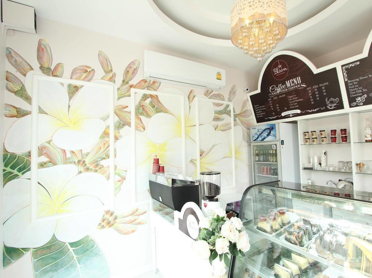 Guest house Ratchiangsaen Flora House 2*