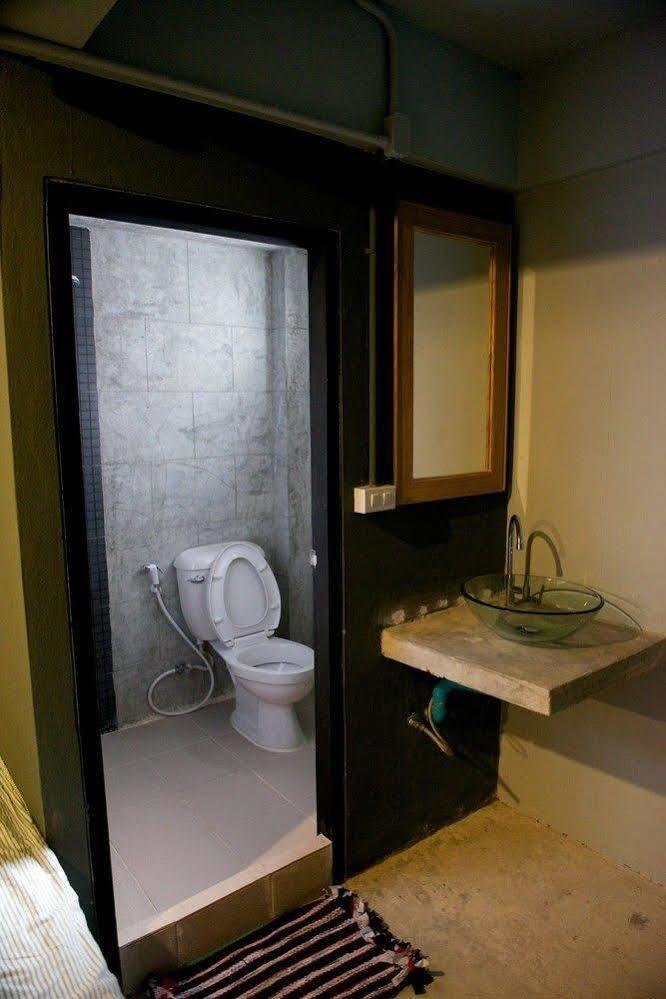 Hostel 9 *