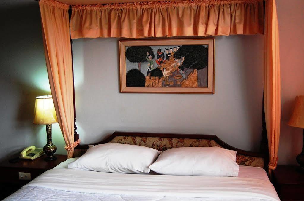 Prince Hotel Chiang Mai 2*
