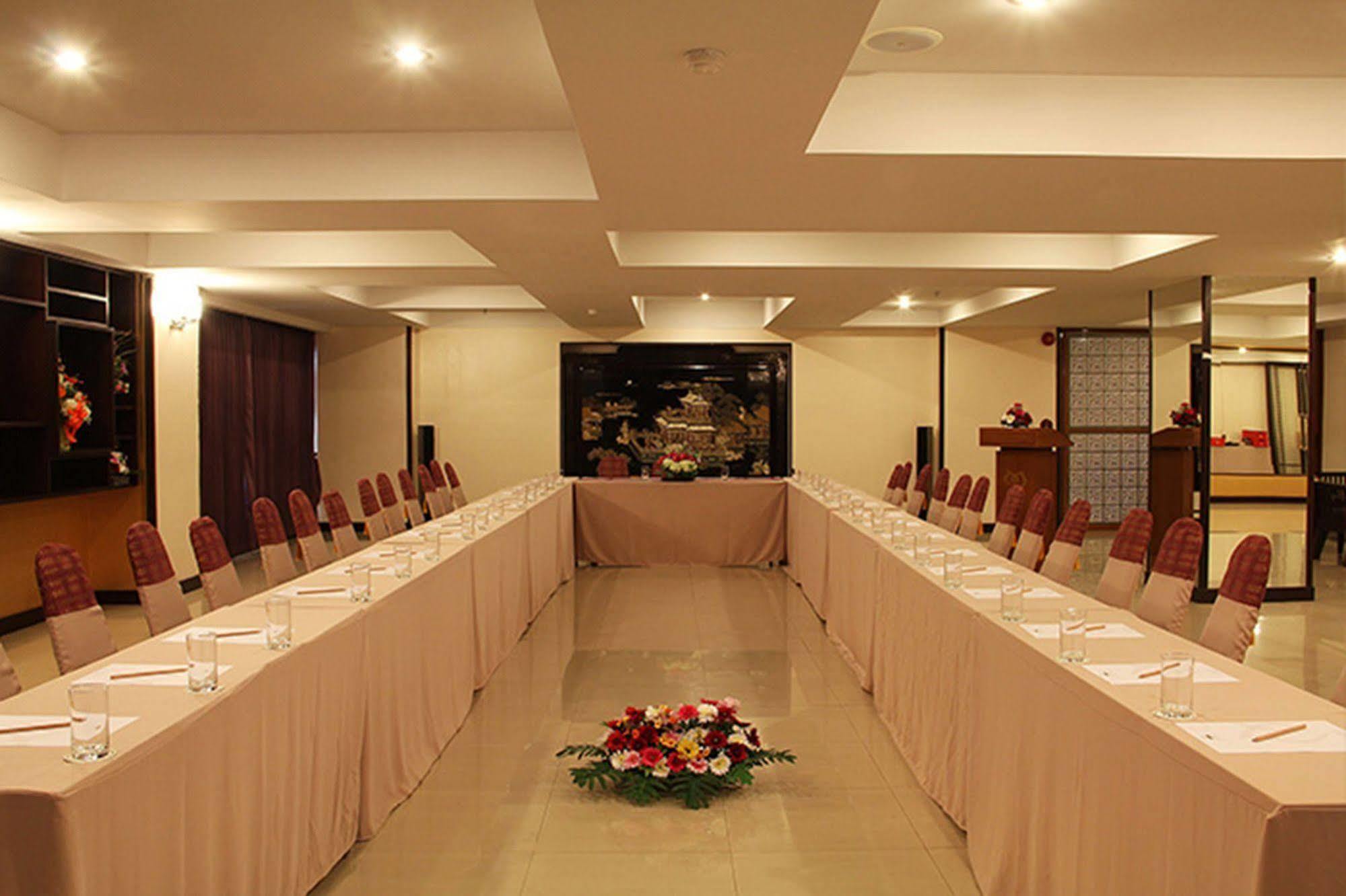 Hotel Maninarakorn