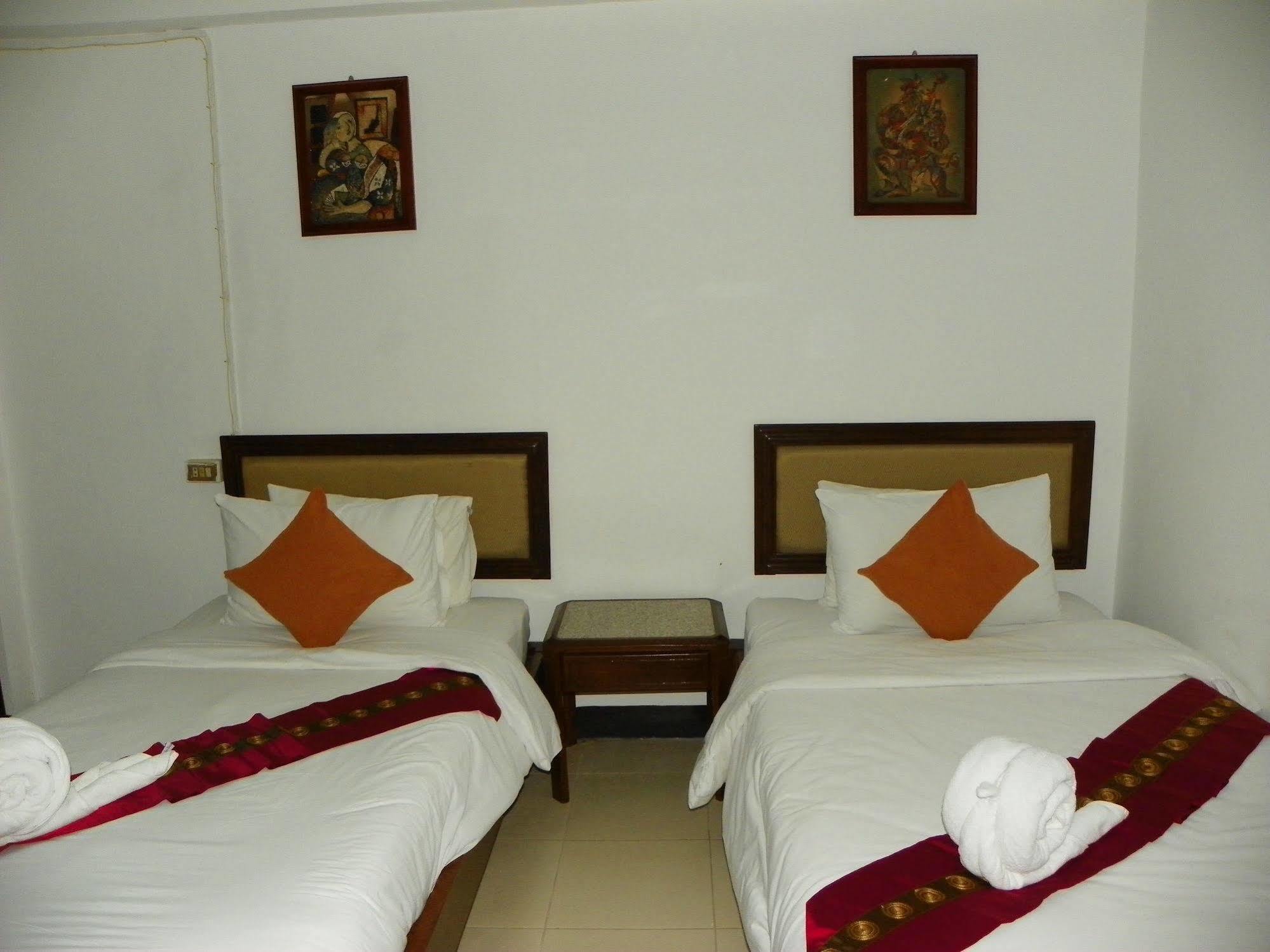 Baan Ngern Village Hotel 3*