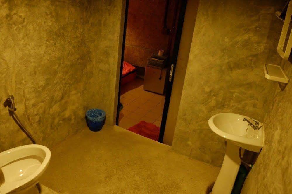 Yak Hotel 2*