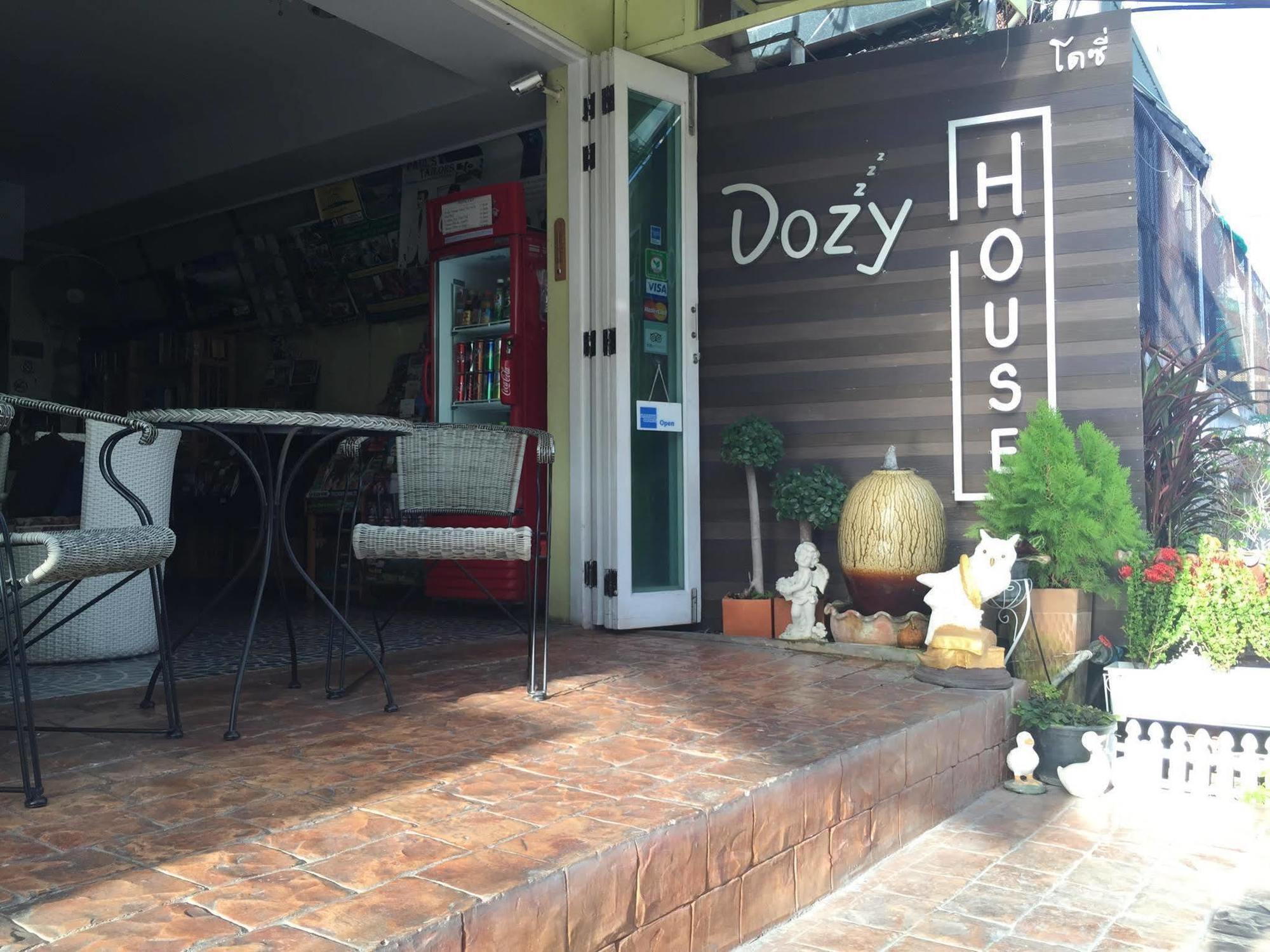 Dozy Lamoon House