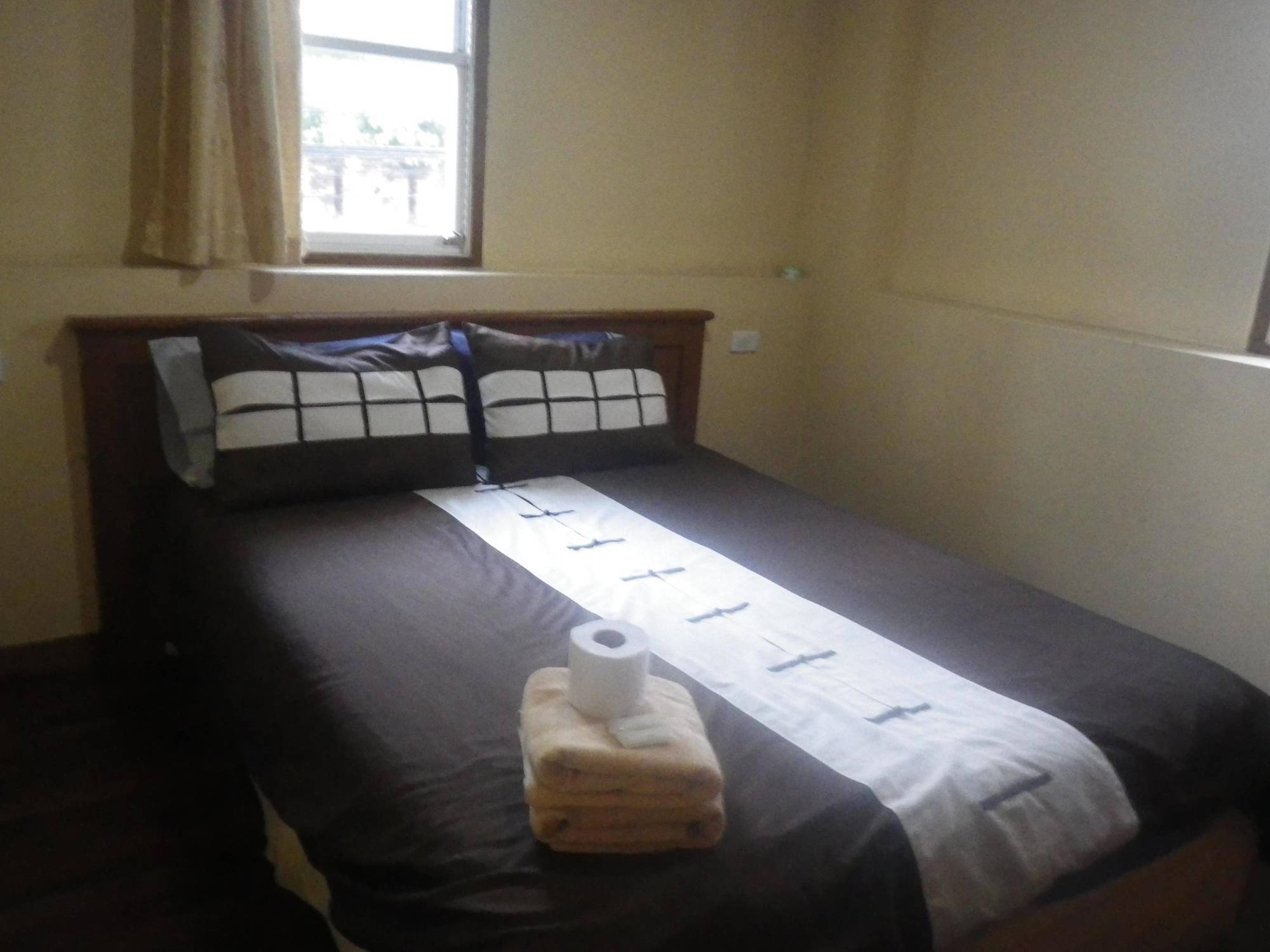 Central Guesthouse 2*