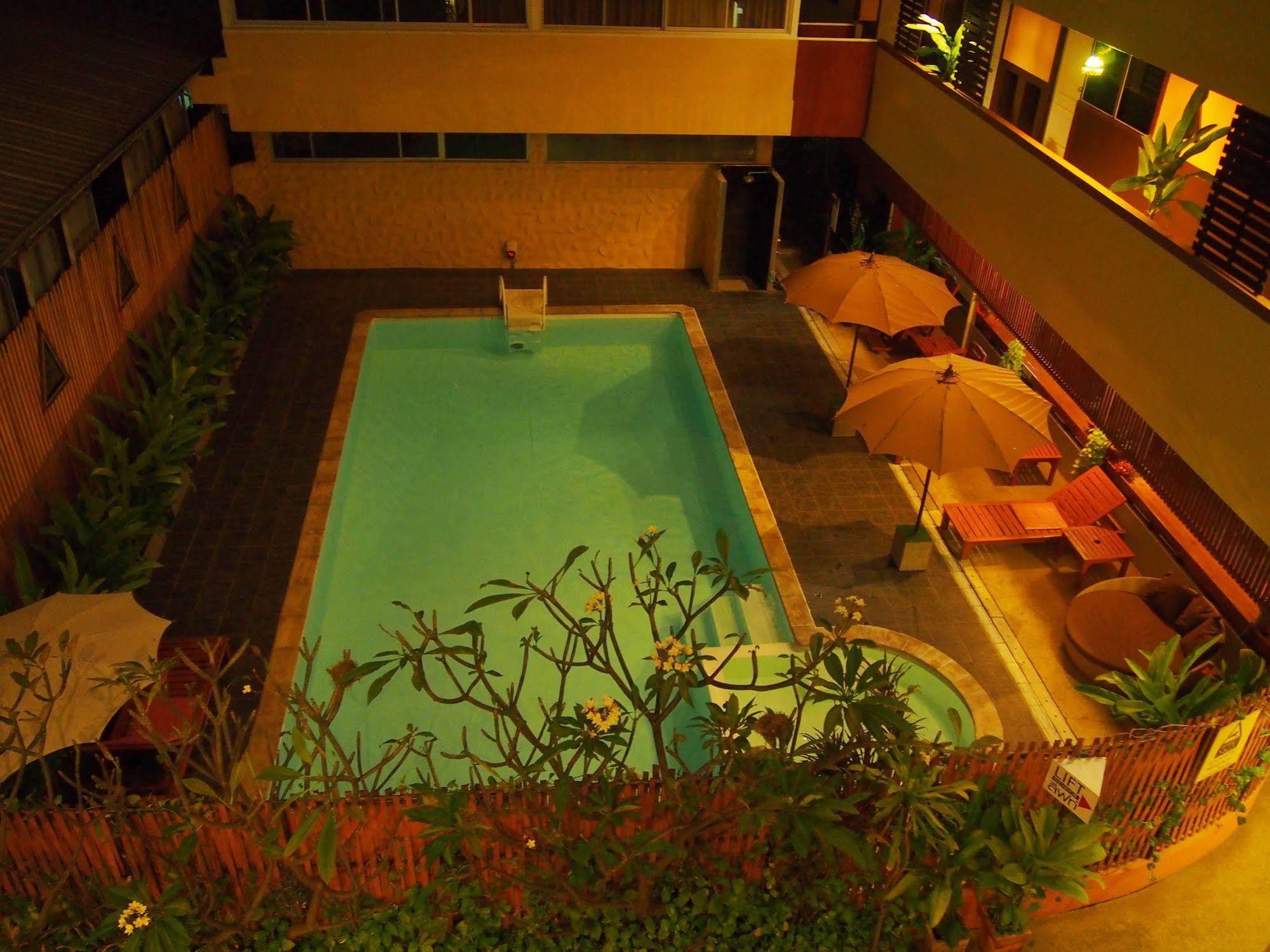 Hotel Phusiri Place