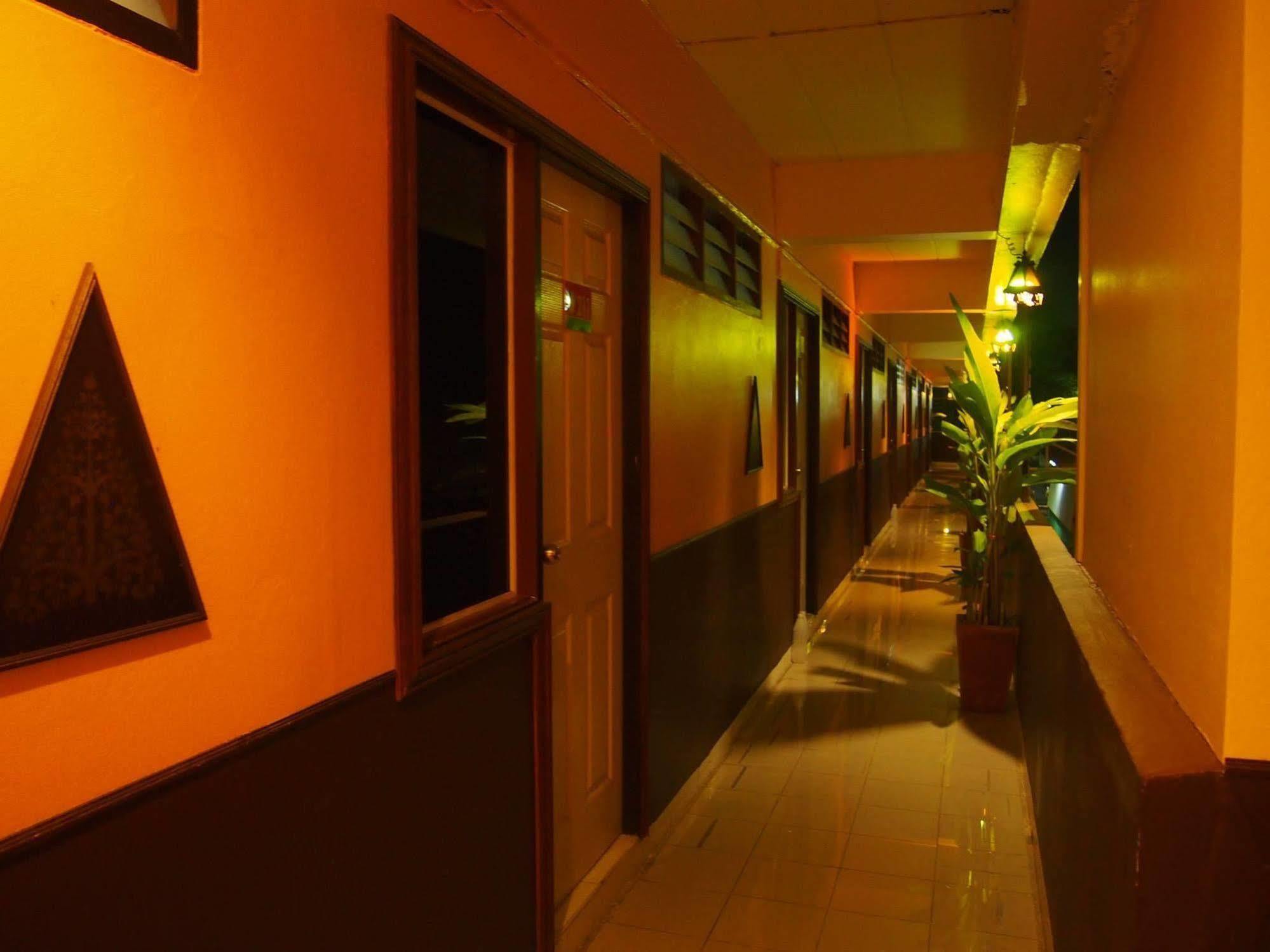 Hotel Phusiri Place Chiang Mai