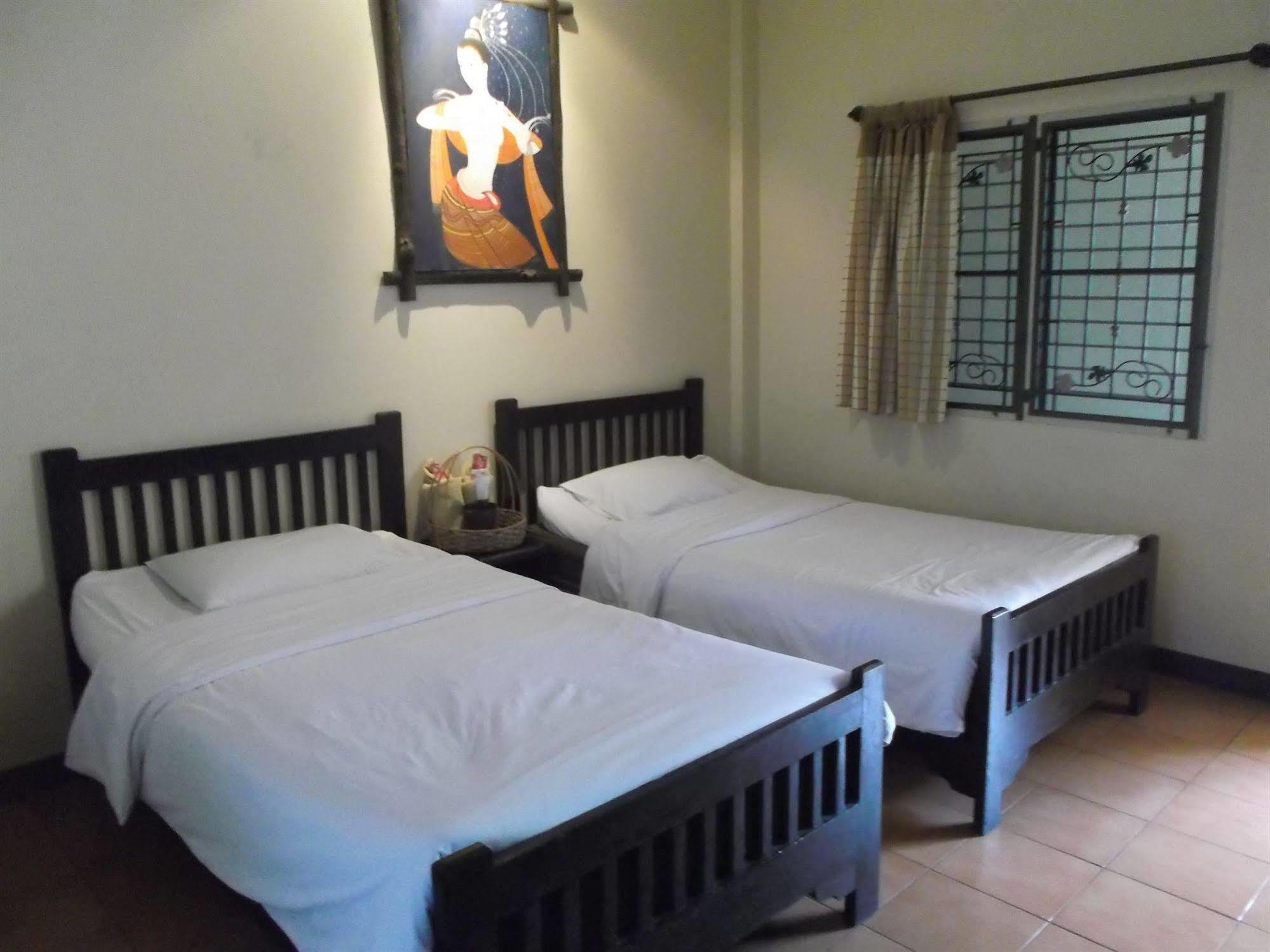Hotel Baan Nam Sai 2*