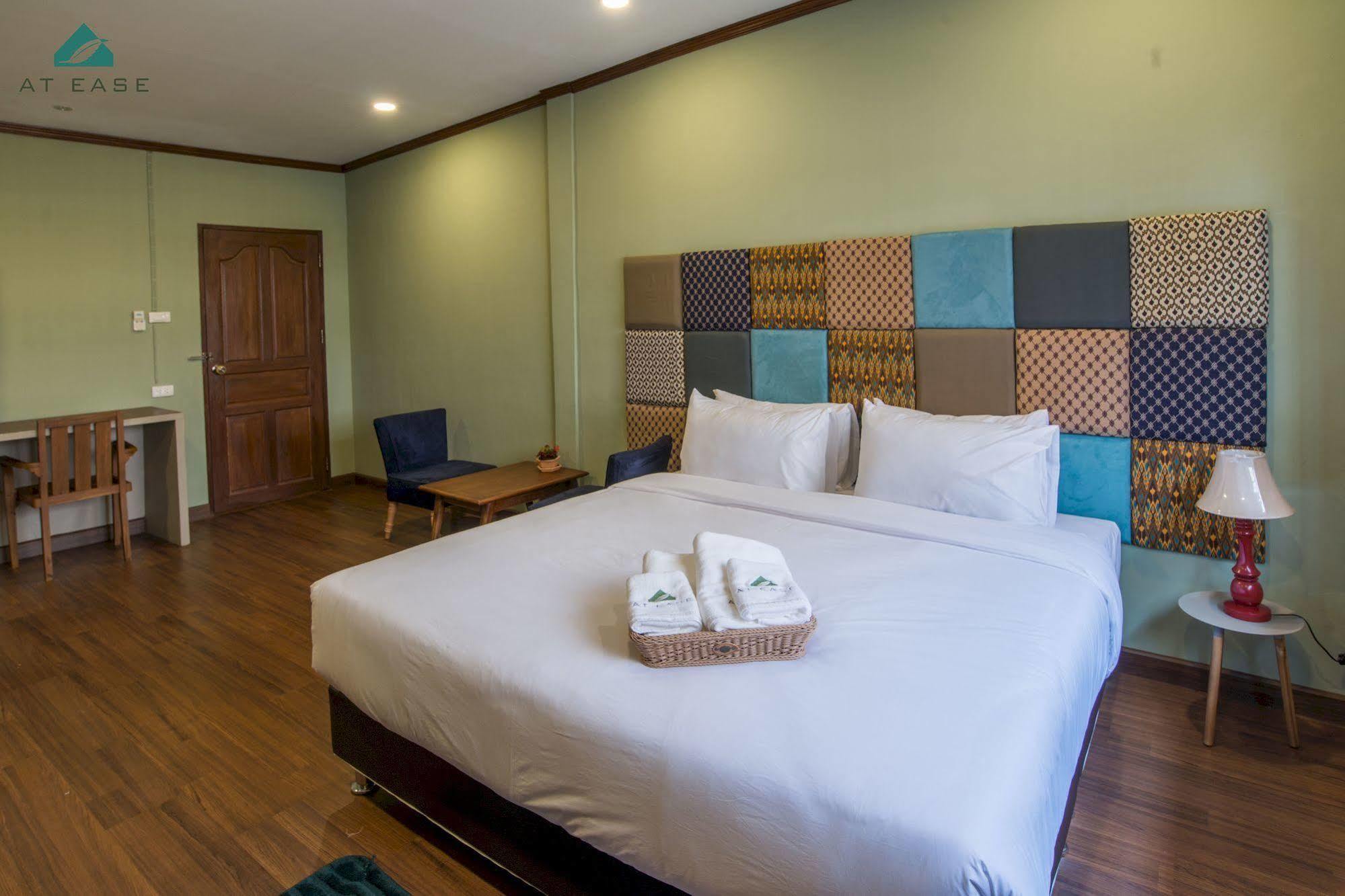 Hotel At Ease Bijou 3*