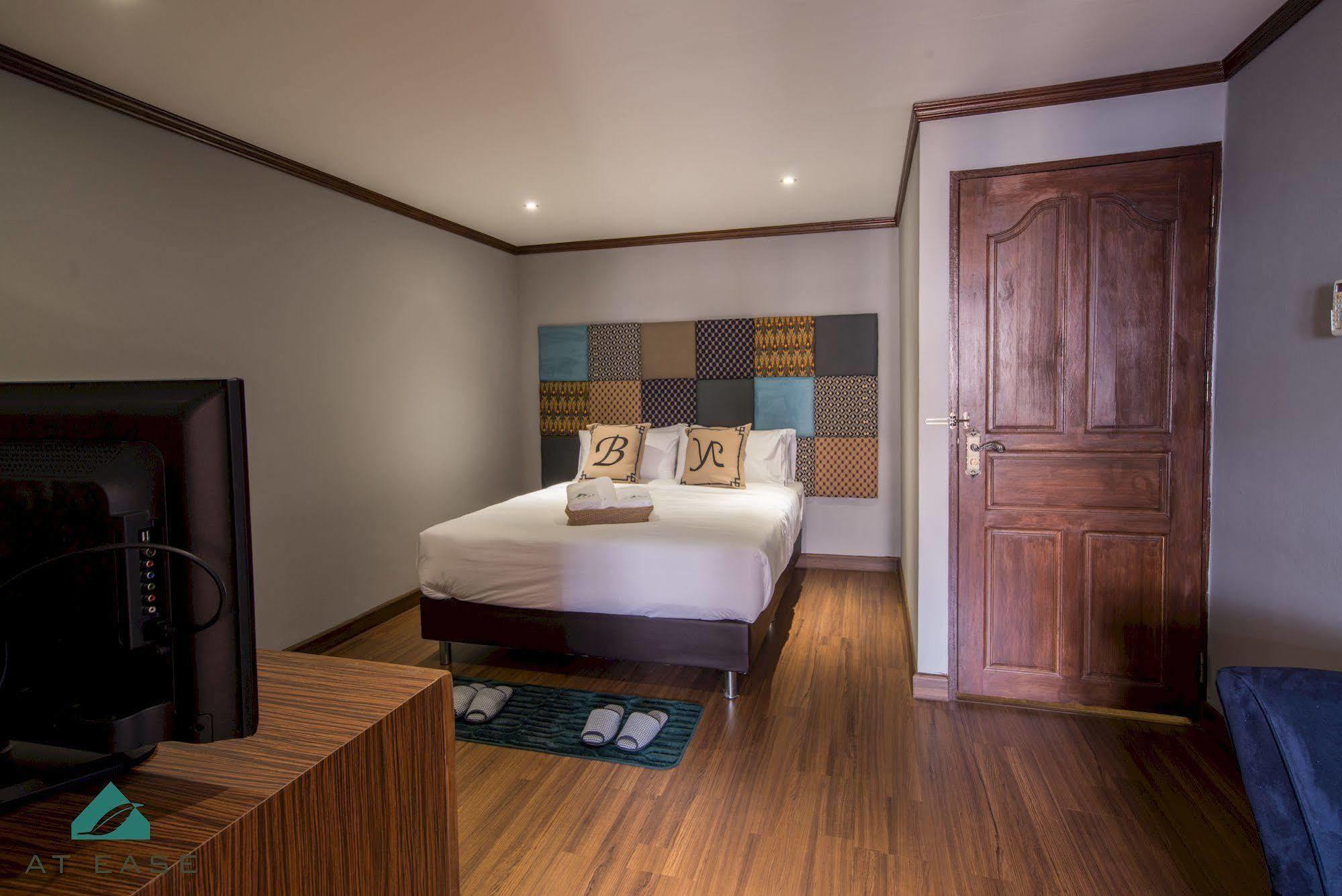 Hotel At Ease Bijou 3*