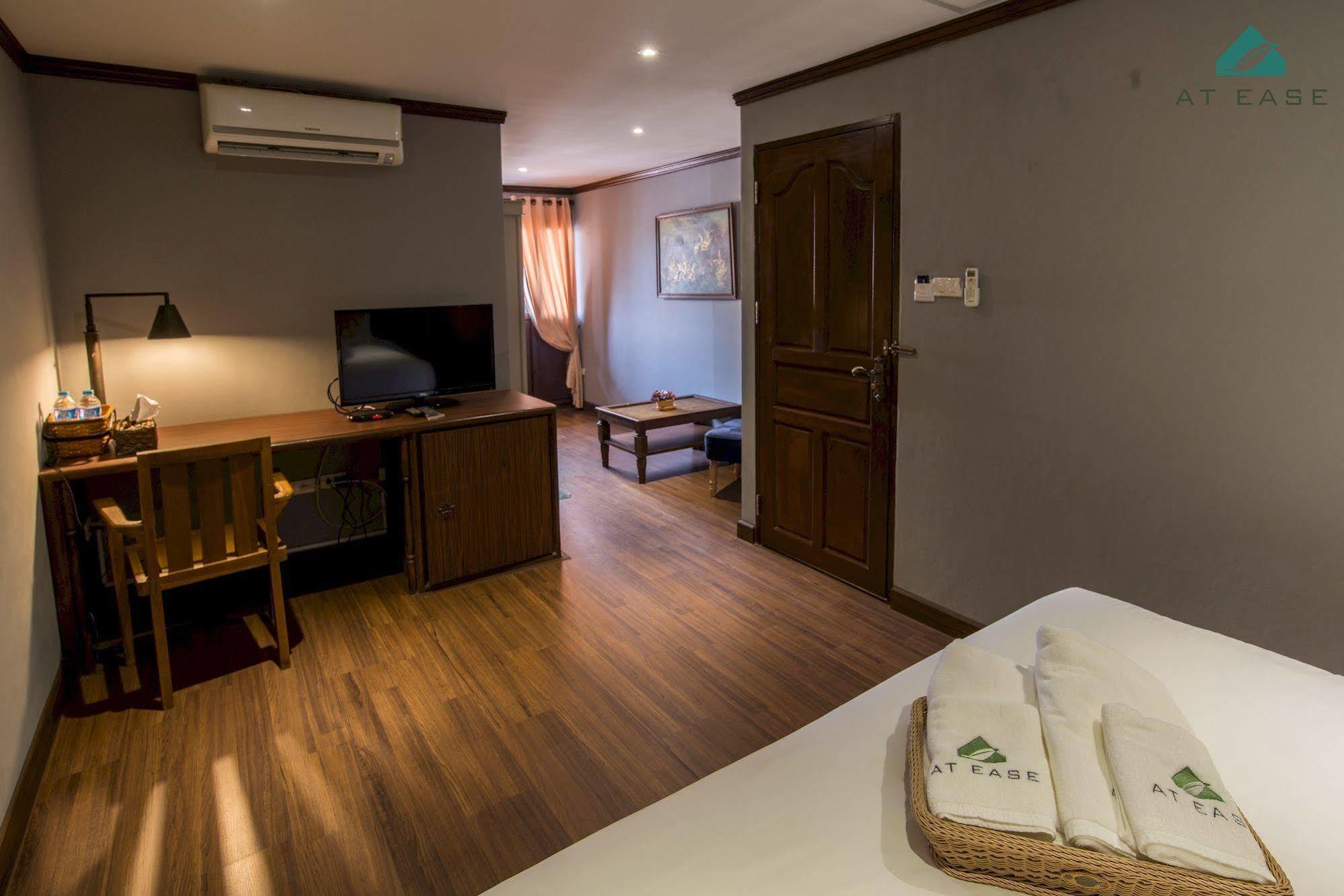 Hotel At Ease Bijou Chiang Mai