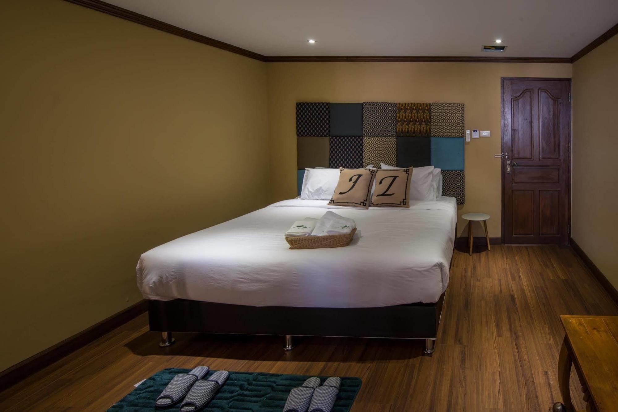 Hotel At Ease Bijou 3*