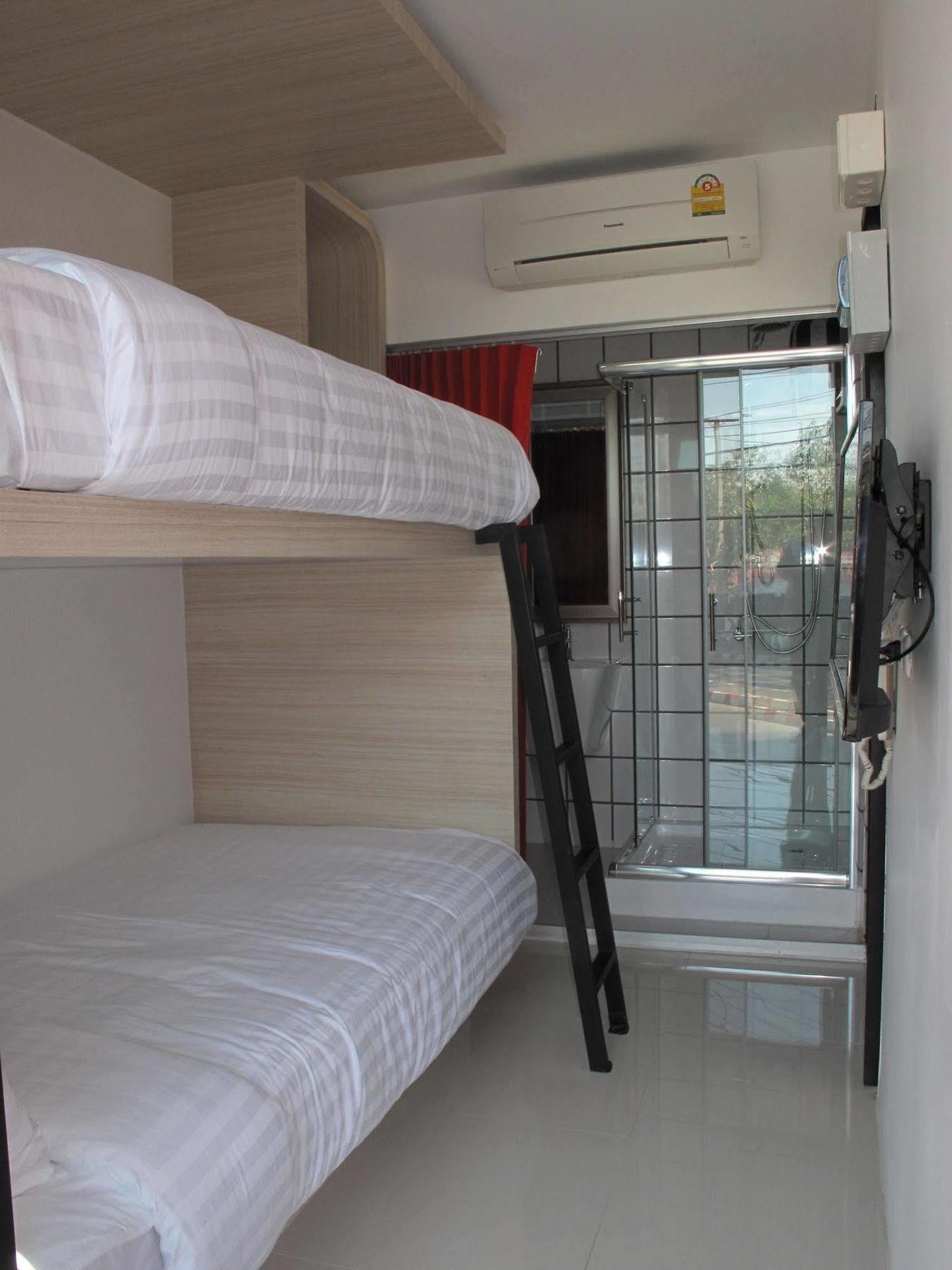 Sleepbox Chiangmai Hotel 2*