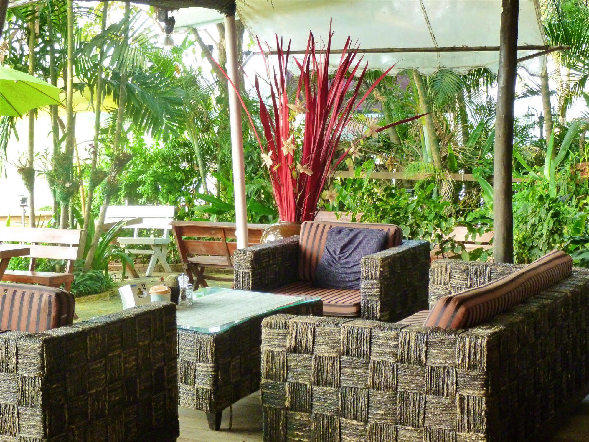 Inn Hollanda Montri