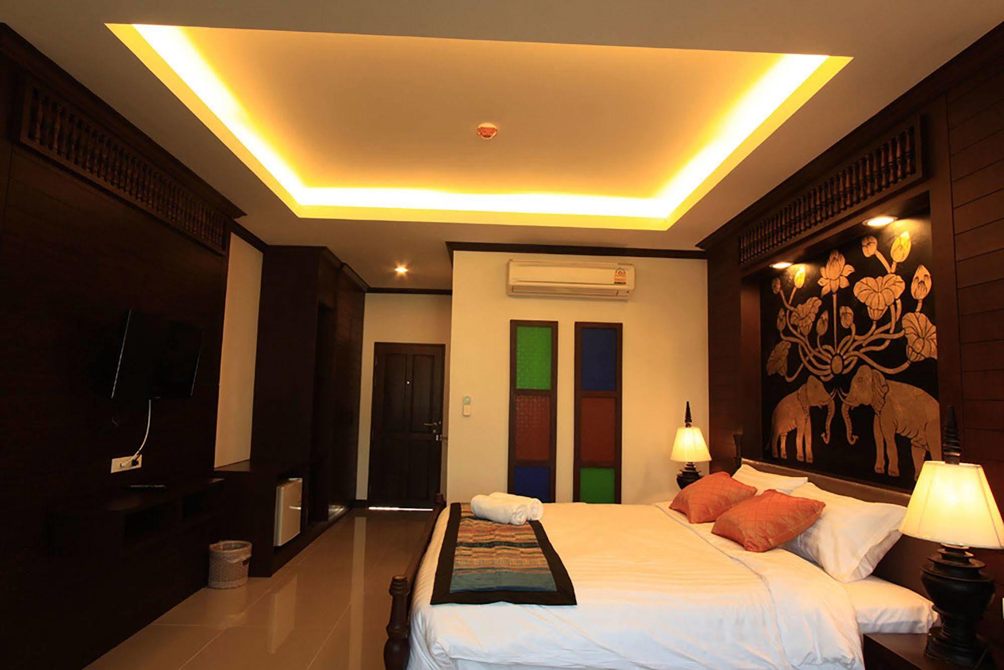 Baan Ratchiangsaen Hotel 3*