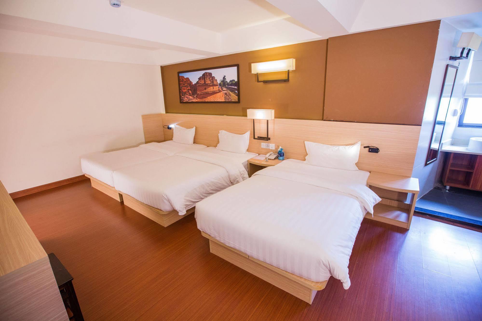 Chiang Roi 7 Days Hotel