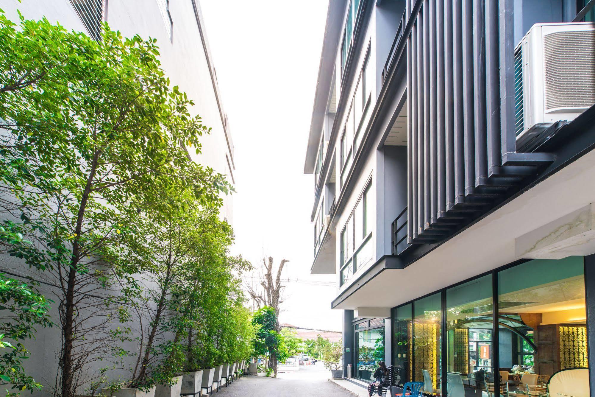 Jira Boutique 3*