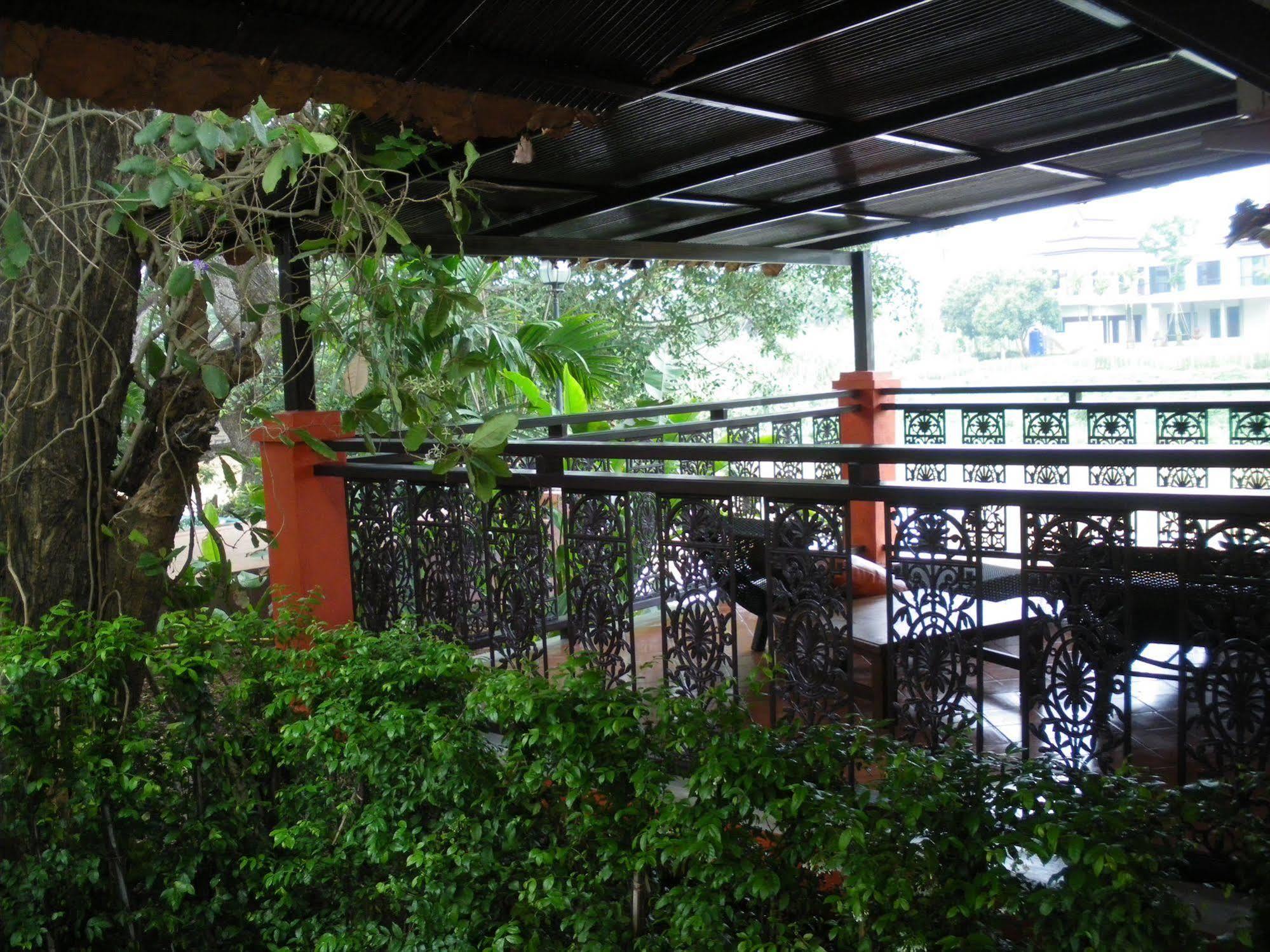 Baan Nam Ping Riverside Tempat peranginan