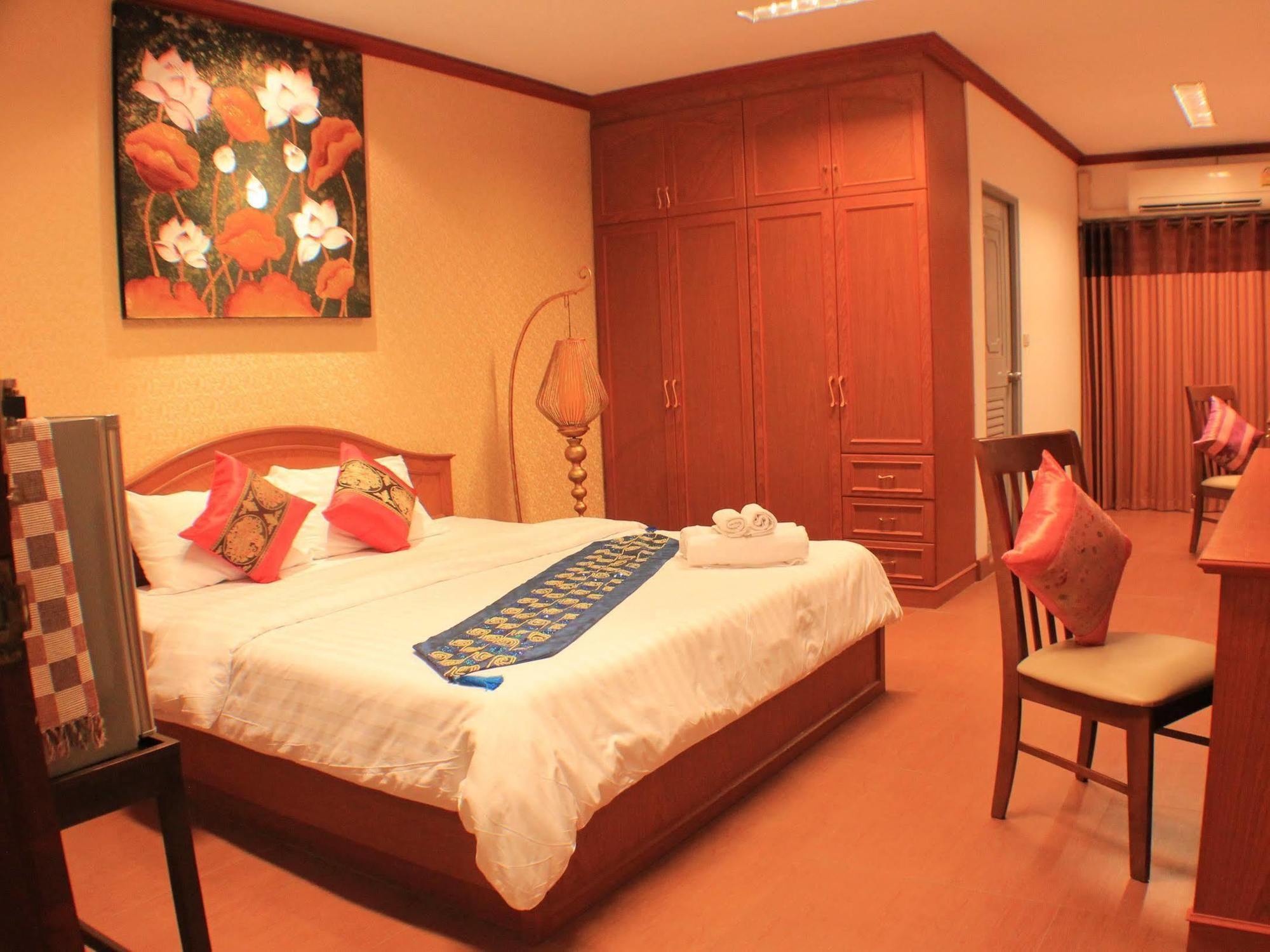 V Hotel 3*