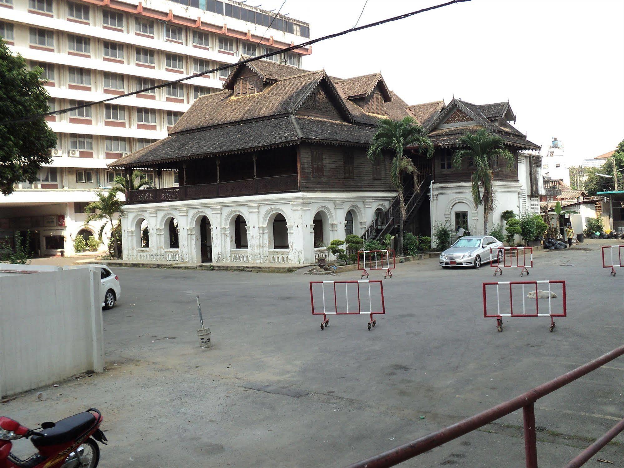 Diamond River Ping Petch-ngam Hotel