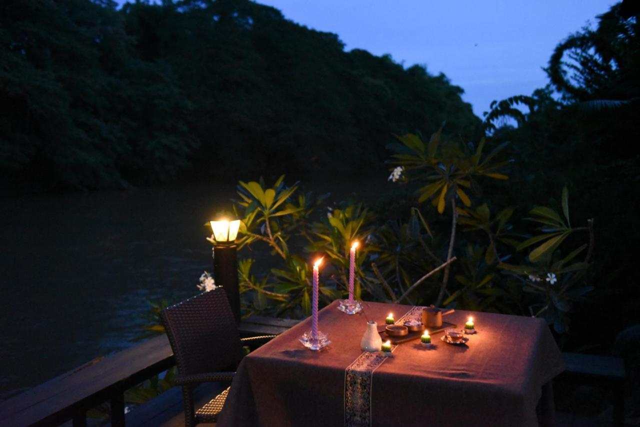Villa Initial Dawn Riverside