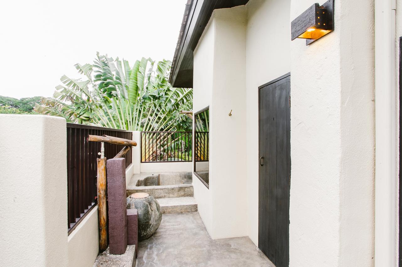 Villa Initial Dawn Riverside