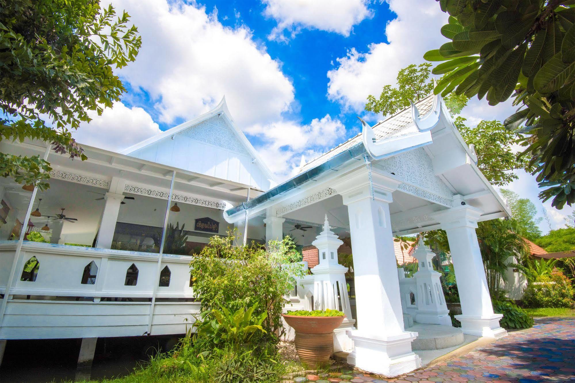 Resort E-outfitting Boutique 4*