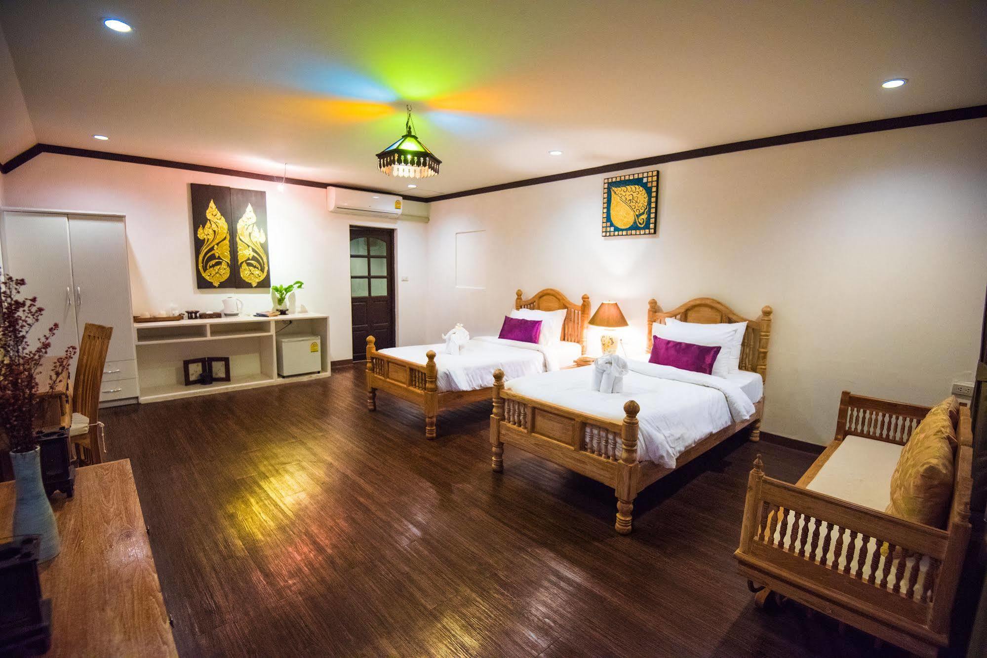E-outfitting Boutique Resort