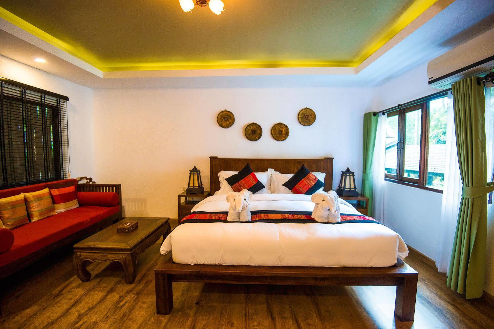 E-outfitting Boutique Resort