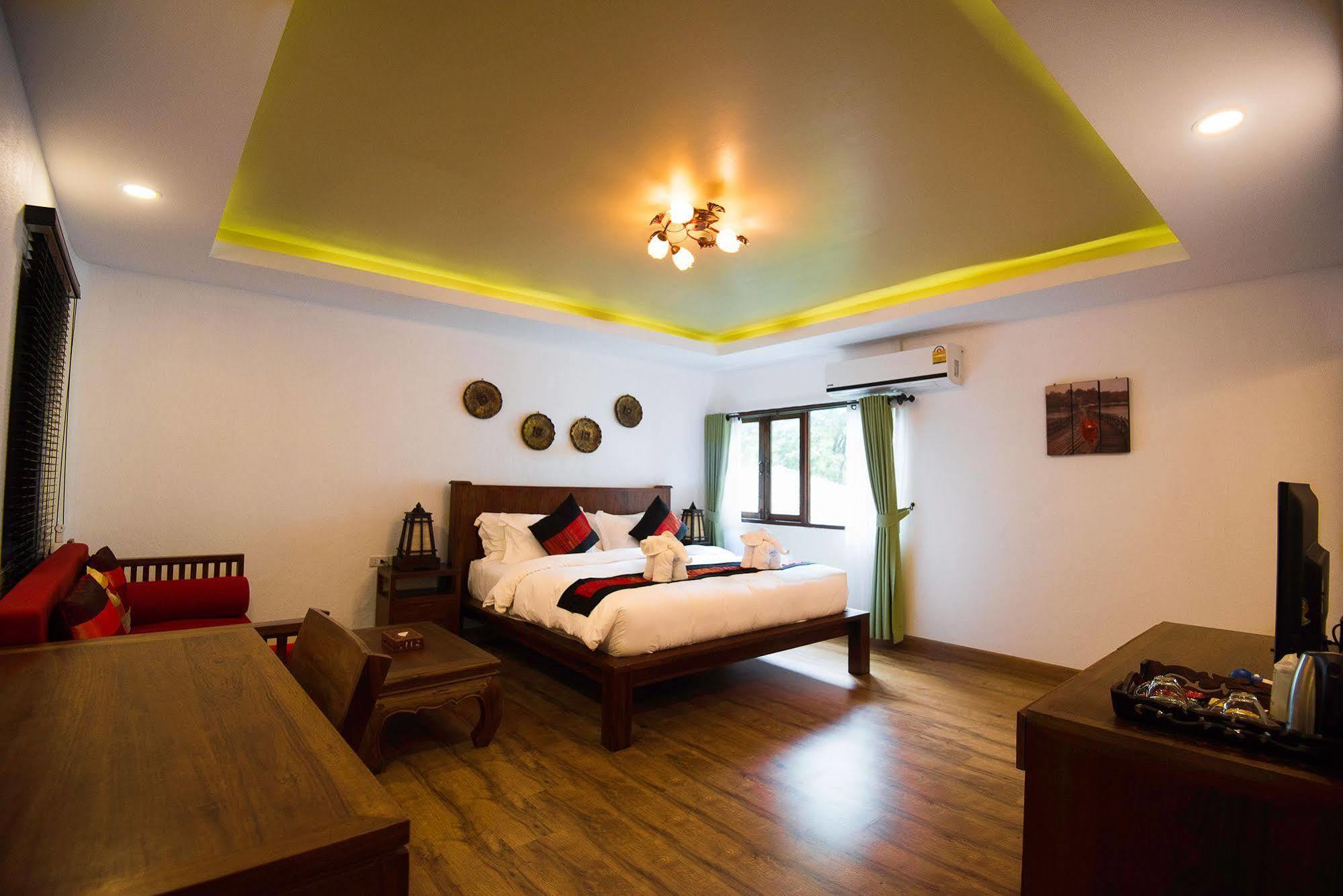 E-outfitting Boutique Resort