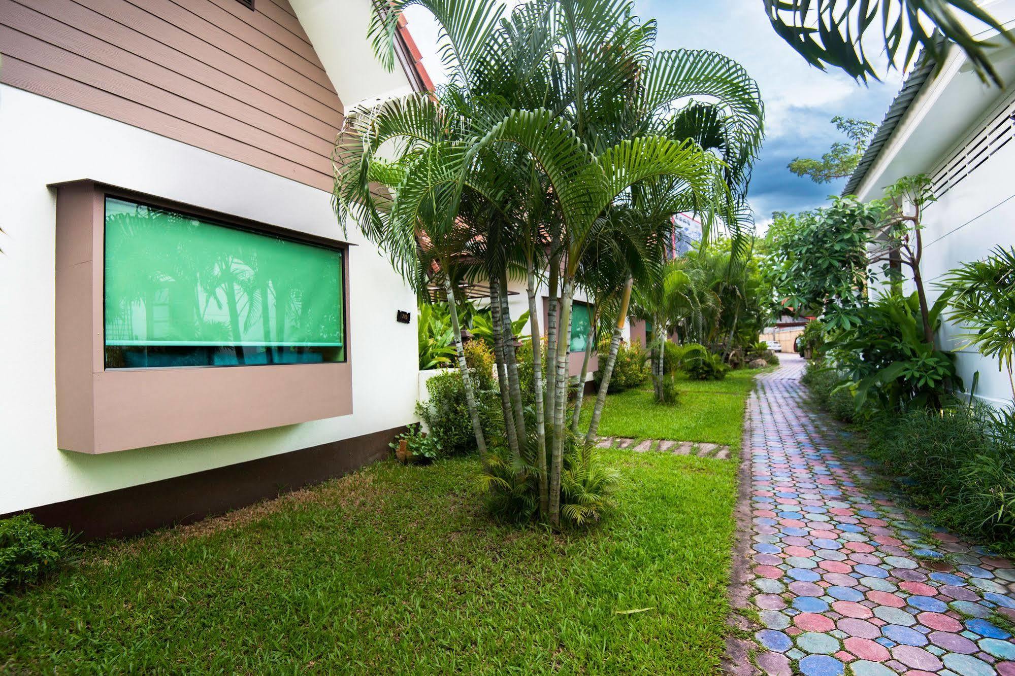 E-outfitting Boutique Resort 4*