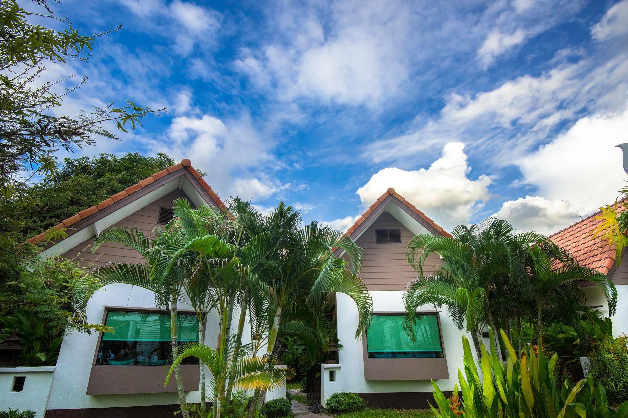 Resort E-outfitting Boutique