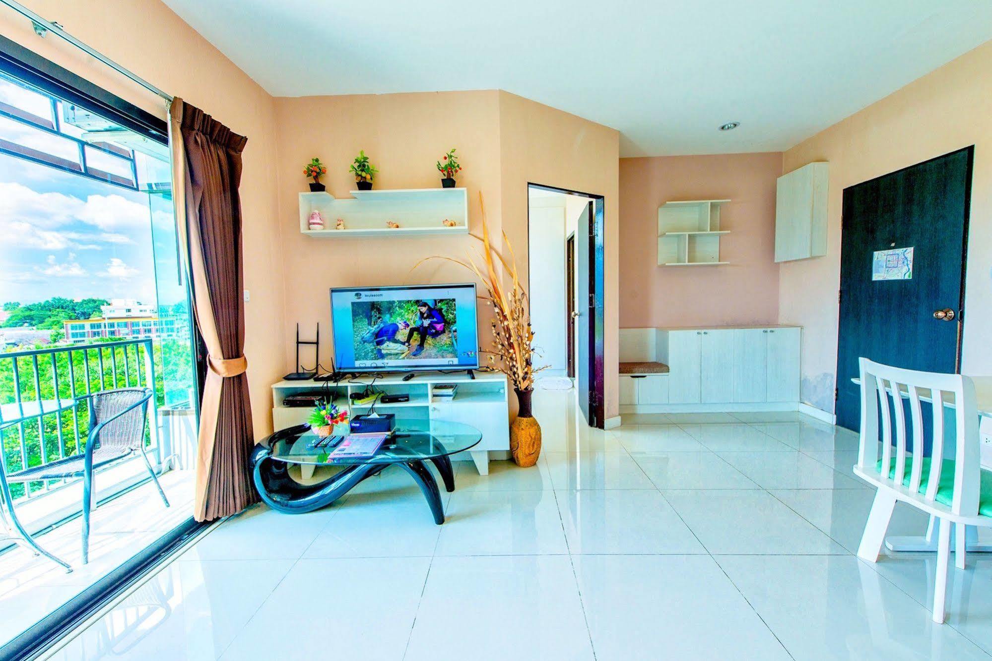 Apartment Tree Boutique