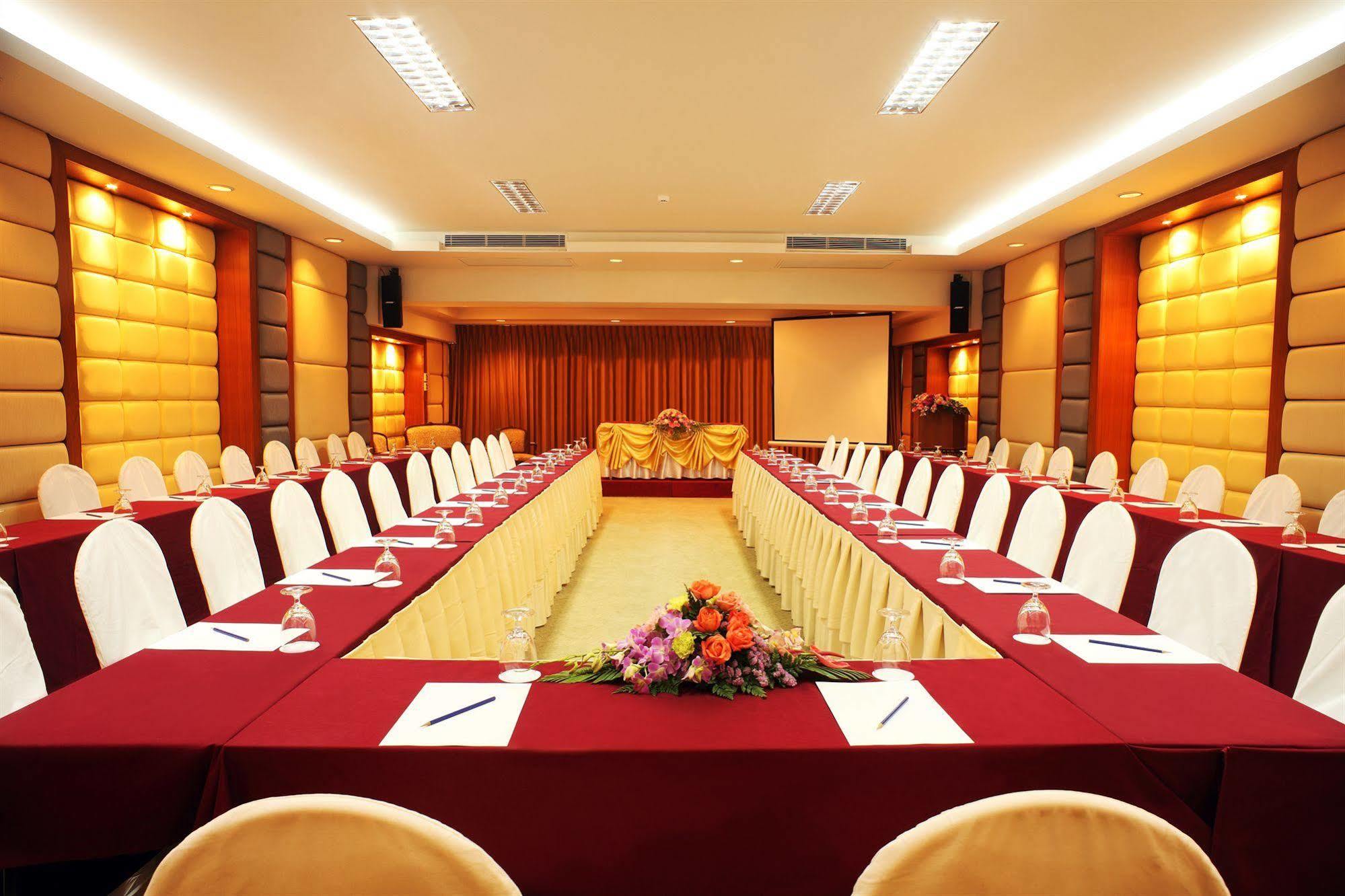 Hotel Furama 4*