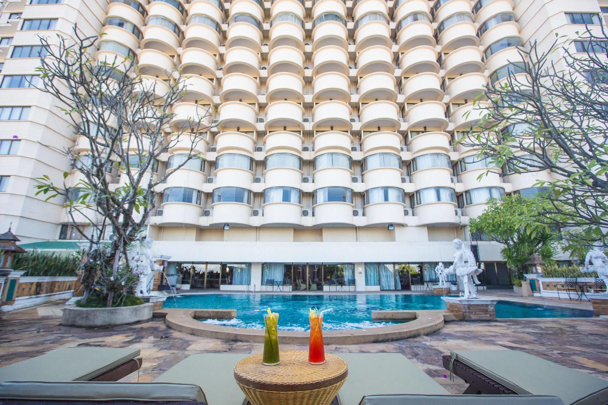 Hotel Furama