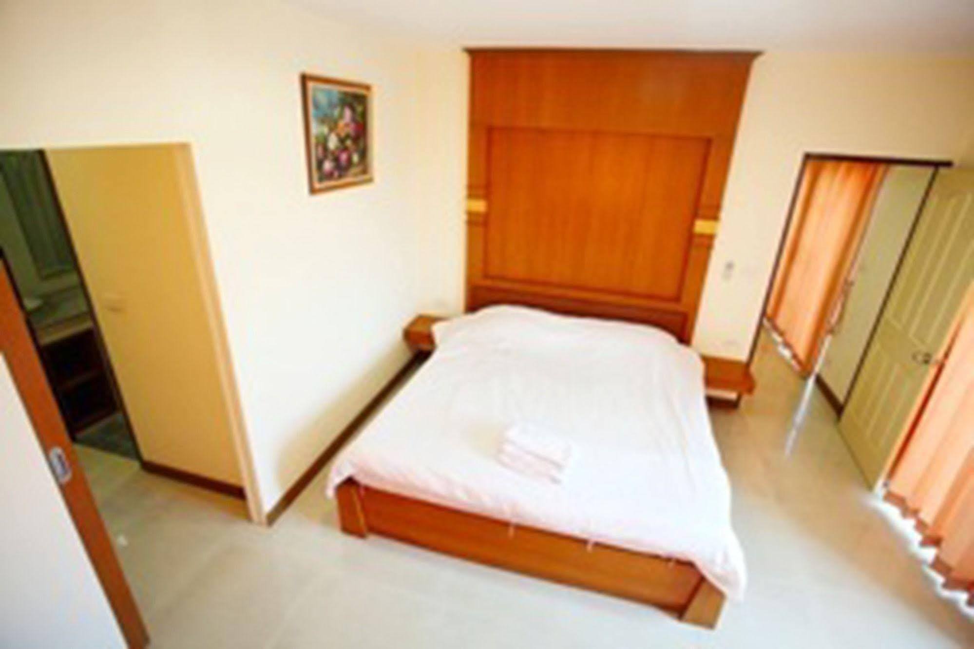 Noppakao Place Aparthotel 3*