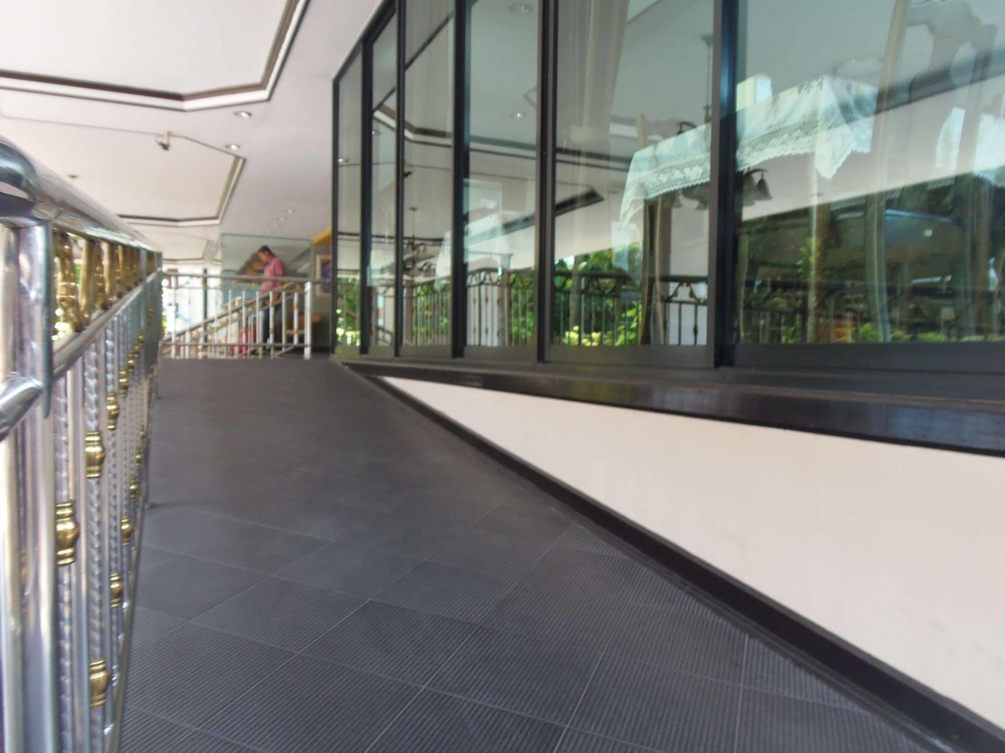 Hotel Romena Grand