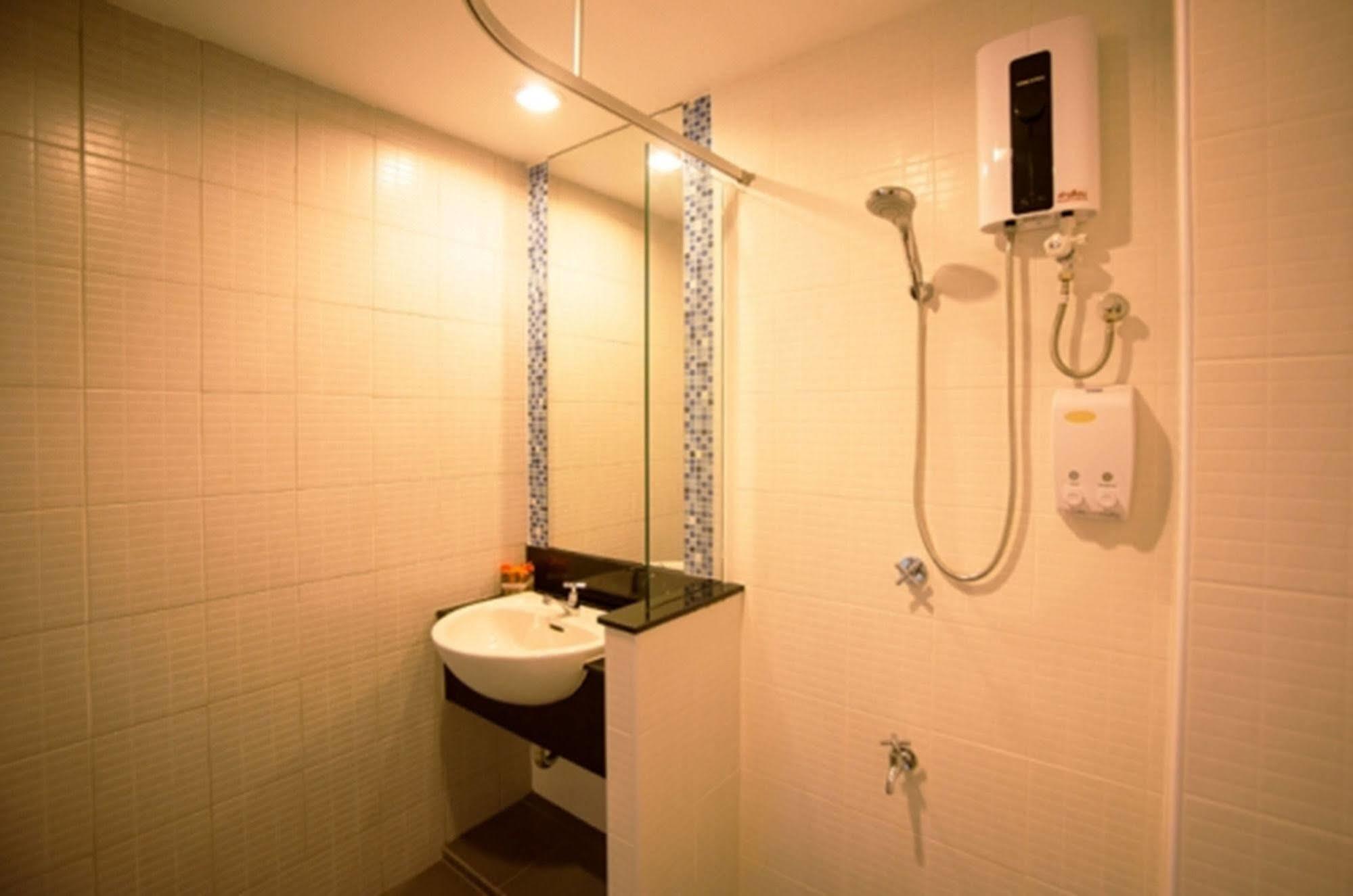Napatra Hotel 3*