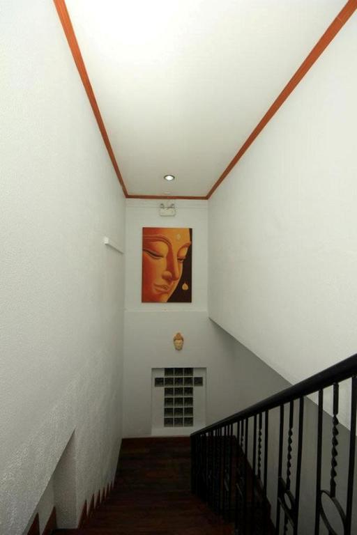 Central Guesthouse 2*