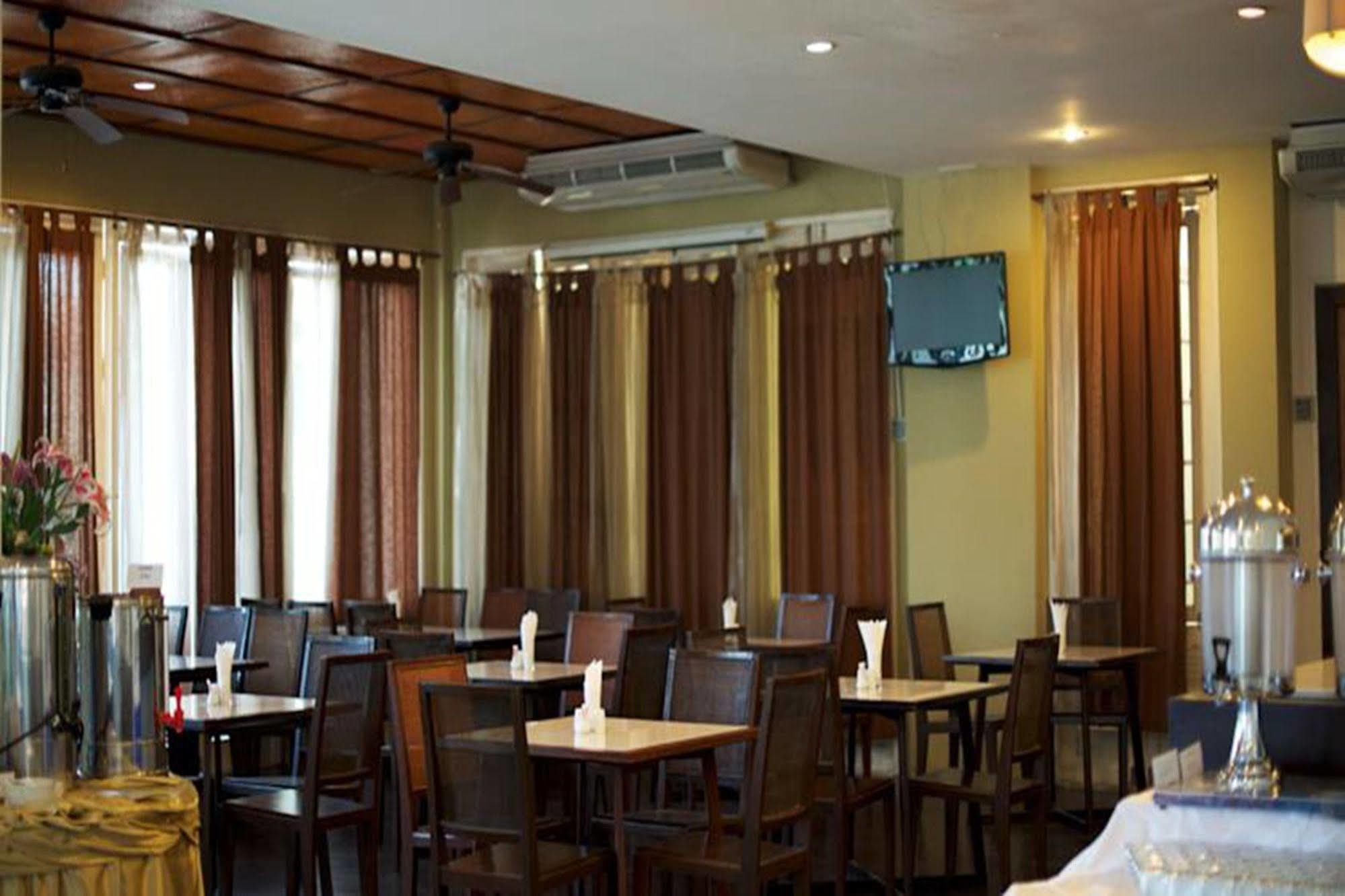 Hotel B2 Premier &