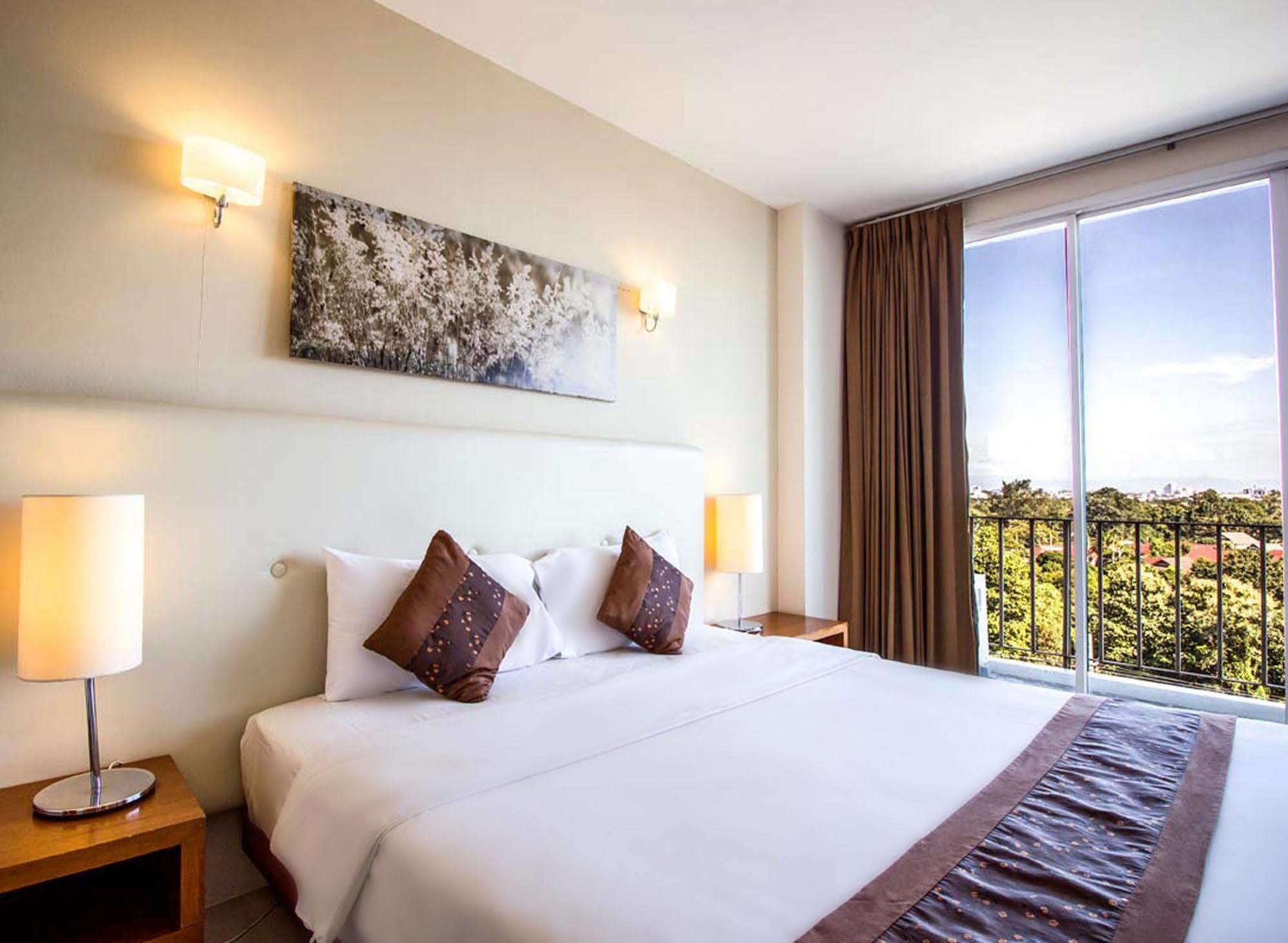B2 Premier & Hotel