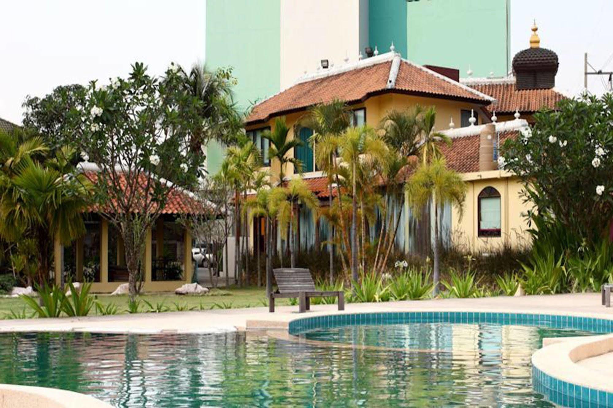 Hotel B2 Premier &